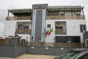 jamacous Luxury Hotel and Suites